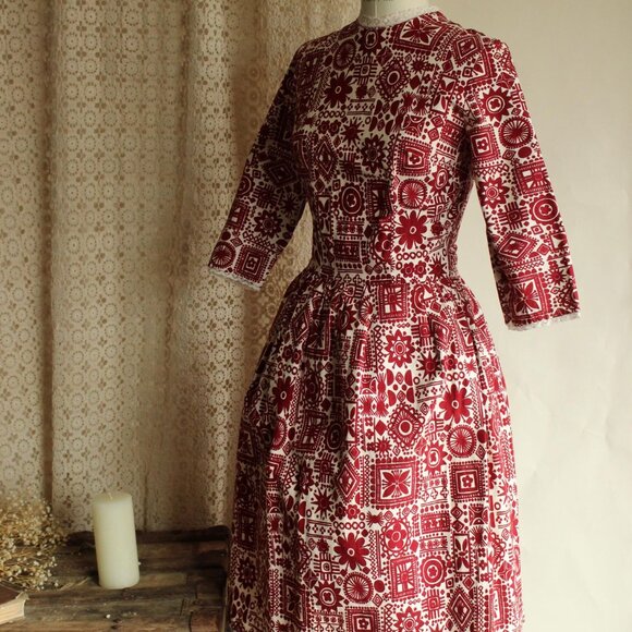 Vintage 1950s Dress, Red and White Cotton Fit and Flare with Lace Trim - Picture 10 of 13